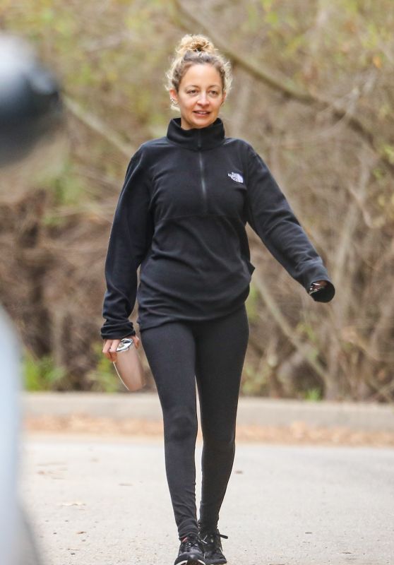 Nicole Richie - Out in Hollywood 02/21/2022