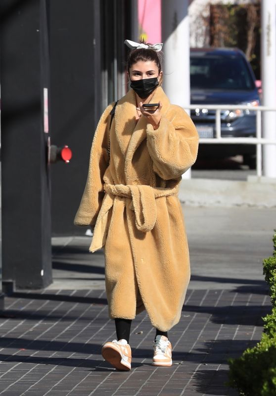 Olivia Jade Giannulli Wearing a Cozy Coat, Leggings and Sneakers - West Hollywood  02/23/2022