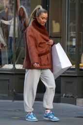 Sophie Habboo - Shopping in Nottinghill 02/22/2022