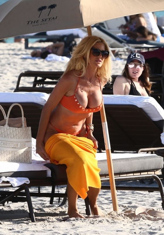 Victoria Silvstedt in an Orange Bikini - Miami 02/10/2022