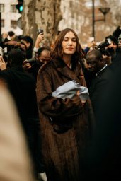 Alexa Chung - Loewe Fashion Show in Paris 03/05/2022