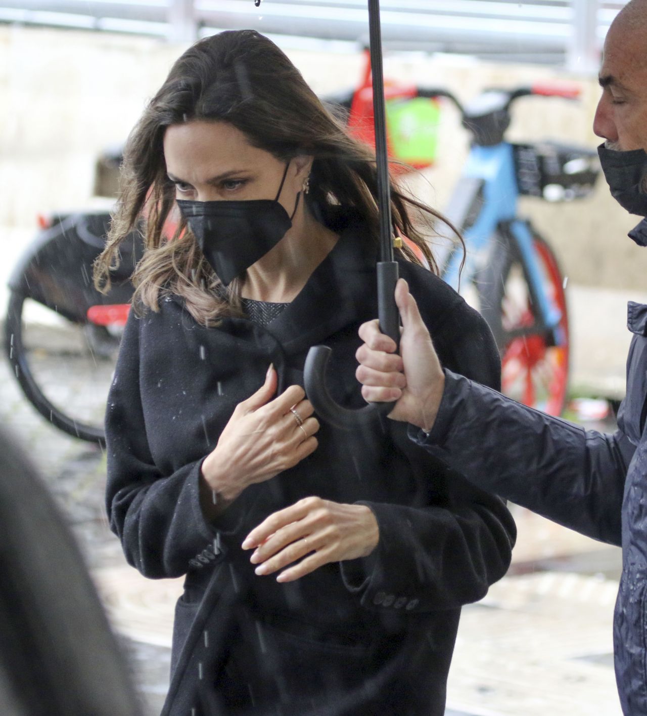 https://celebmafia.com/wp-content/uploads/2022/03/angelina-jolie-out-in-rome-03-30-2022-4.jpg