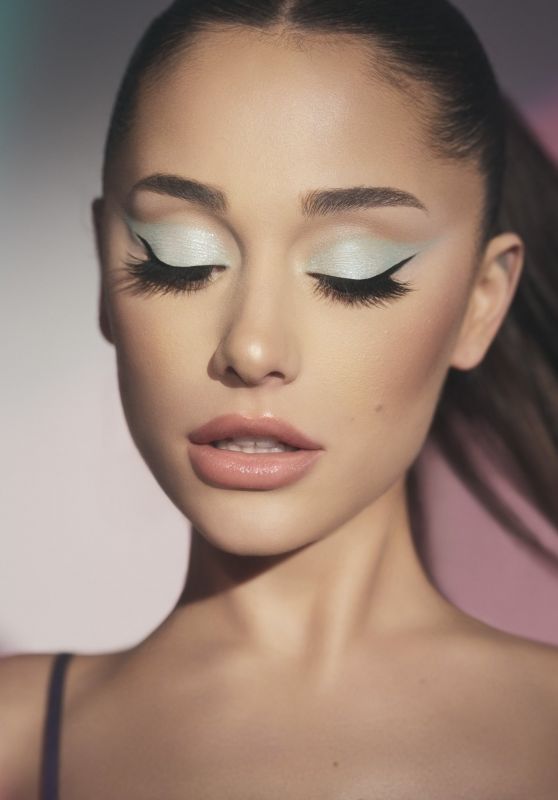 Ariana Grande - r.e.m. beauty 2022
