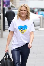 Charlotte Hawkins Street Style - London 03/10/2022