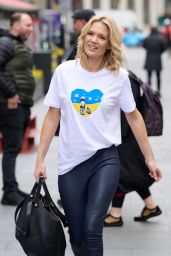 Charlotte Hawkins Street Style - London 03/10/2022