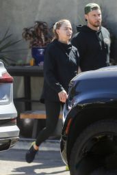 Chloe Moretz in All-Black Athleisure Attire - Hollywood 03/14/2022