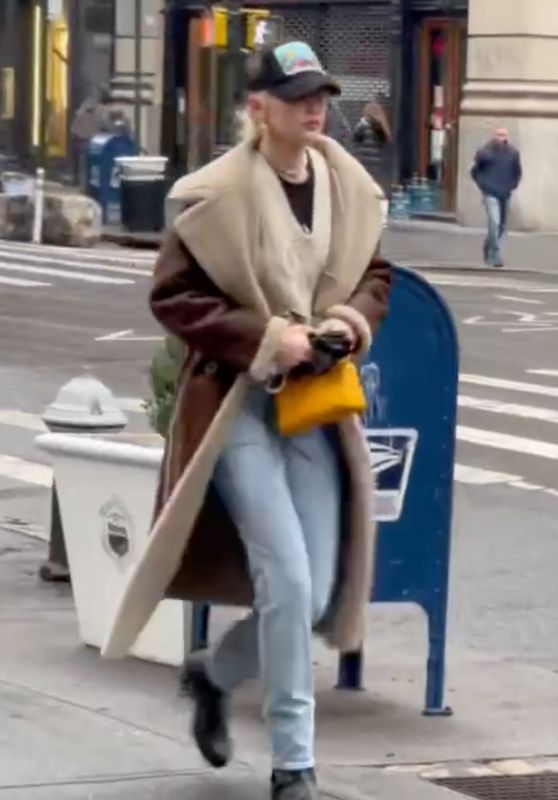 Gigi Hadid in a Simon Miller Coat - New York 03/17/2022