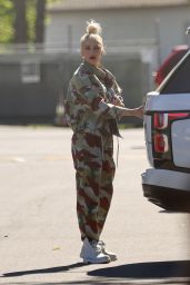 Gwen Stefani in a Camo From Head to Toe - Sherman Oaks 03/26/2022