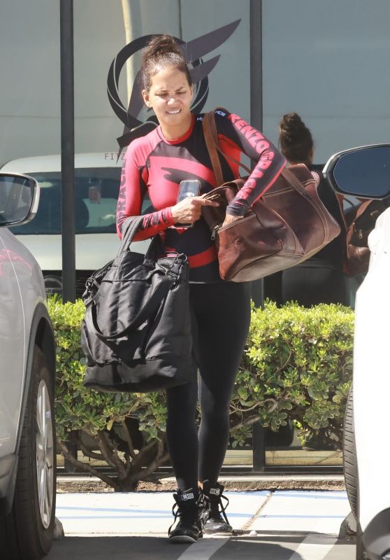 Halle Berry Wears Athletic Bodysuit - Los Angeles 03/01/2022