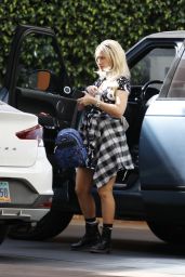 Holly Madison - Shopping in LA 03/01/2022