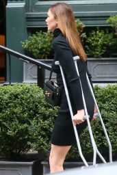 Karlie Kloss With Crutches - NYC 03/24/2022