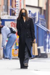 Katie Holmes - Shopping in New York 03/13/2022