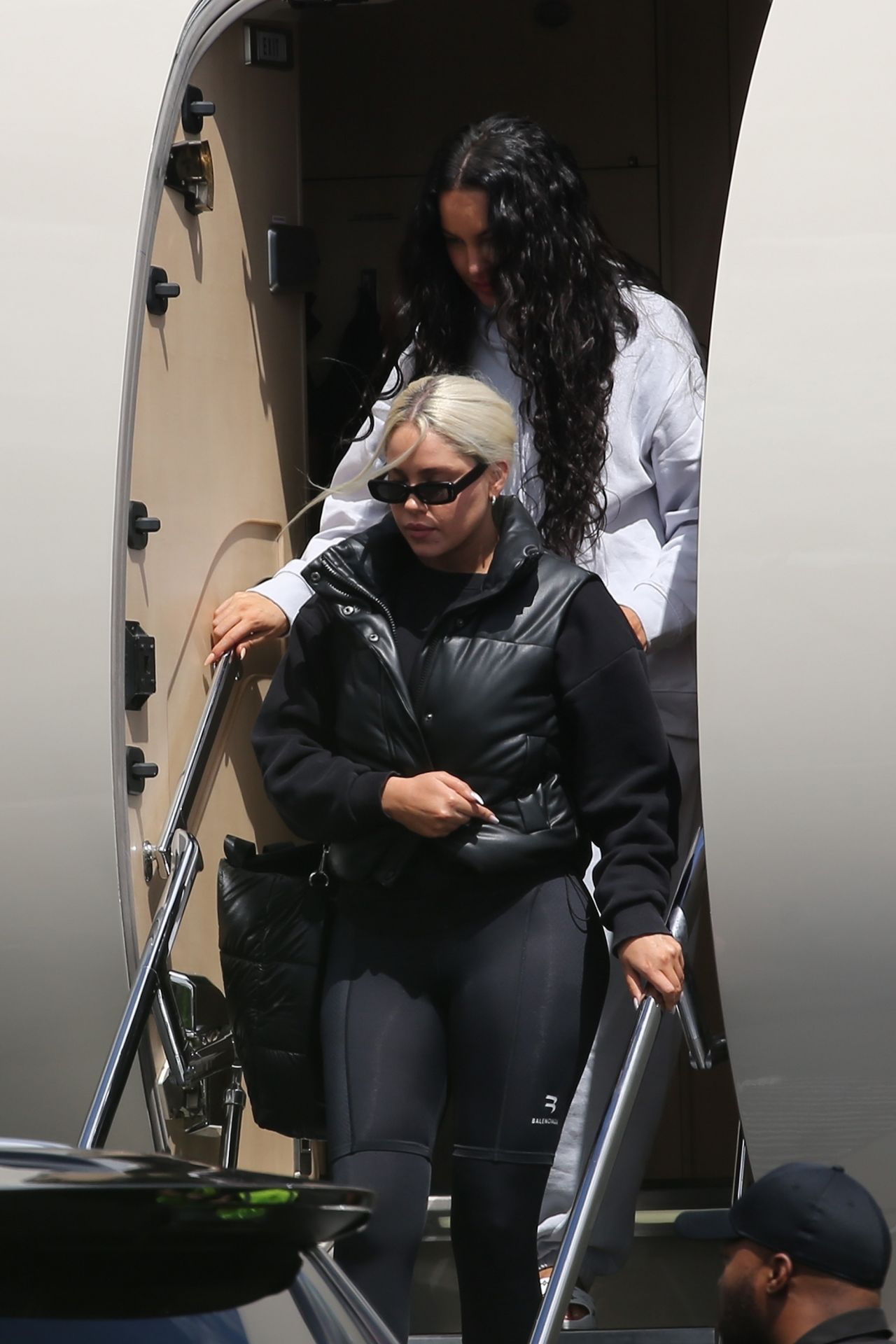Kim Kardashian and Khloe Kardashian - Arrive Ahead of SKIMS First Pop-up in  Miami 03/19/2022 • CelebMafia