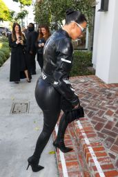 Kim Kardashian – Revolve Clothing Store Event in LA 03/03/2022