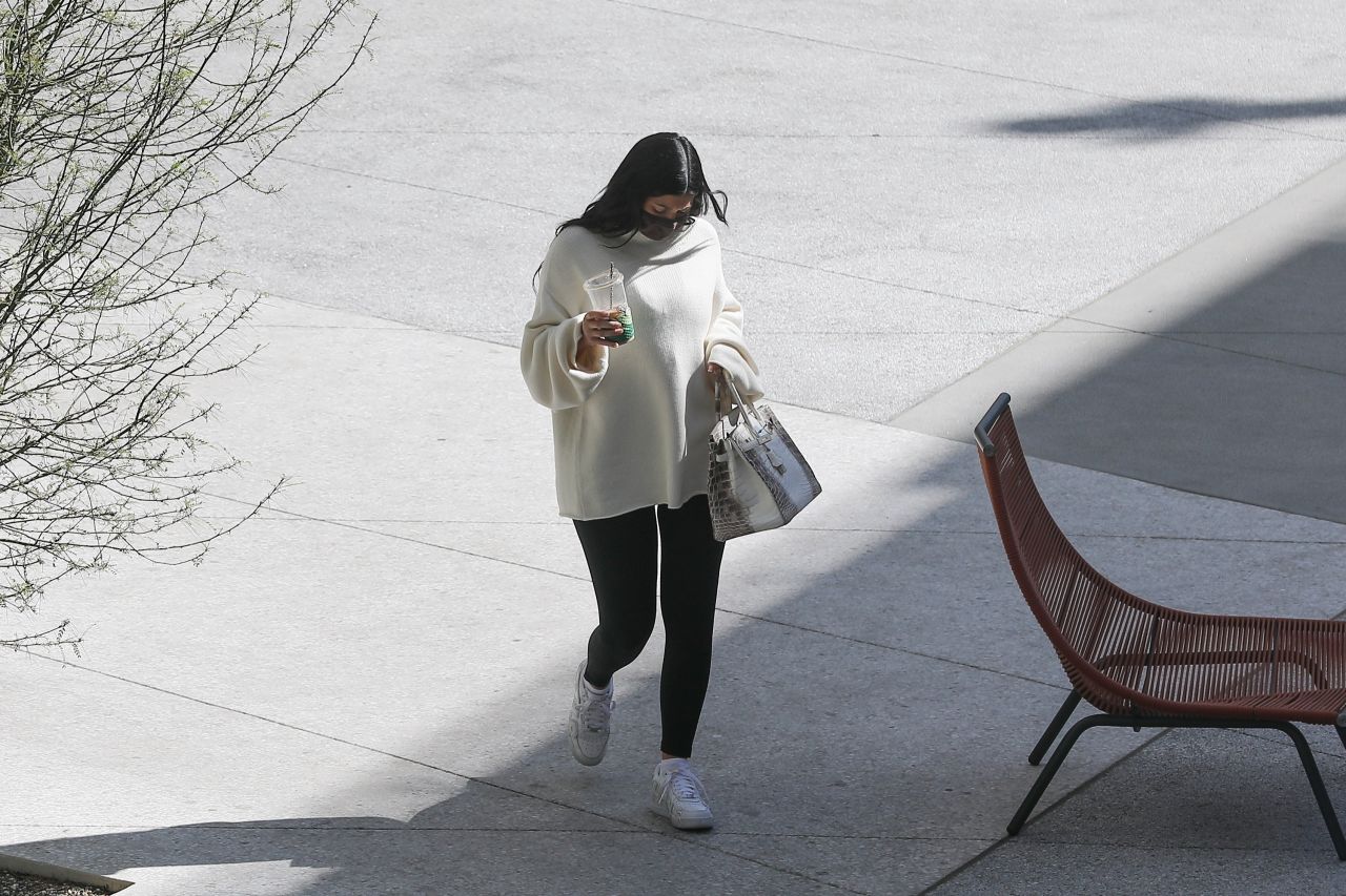 kylie jenner keeps it cozy in an oversized sweater and leggings while out  running errands in los angeles-070322_1