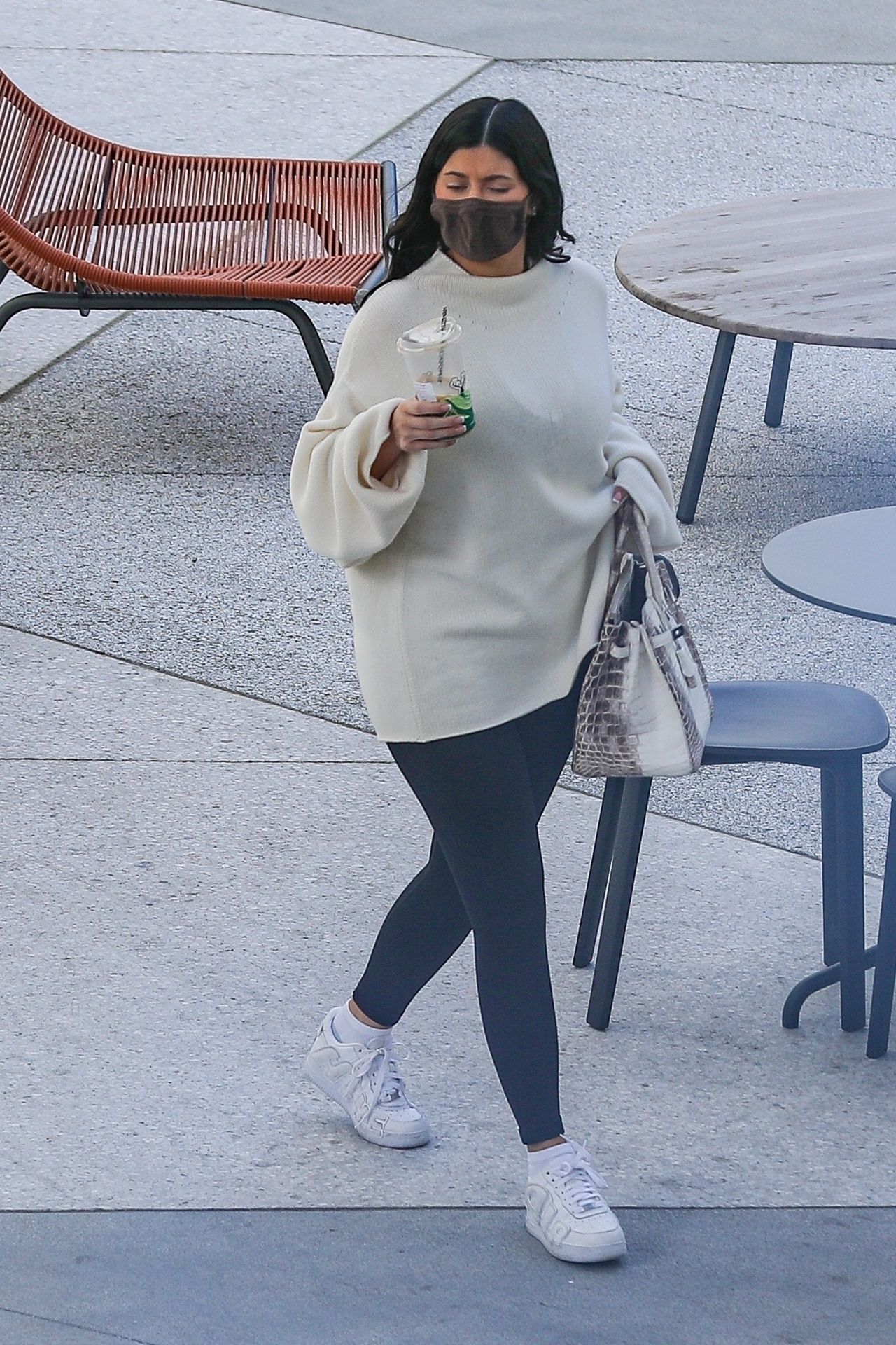 Kylie Jenner Paparazzi 2024 - Cahra Corella