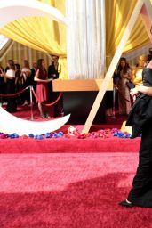 Maddie Ziegler – Oscars 2022 Red Carpet