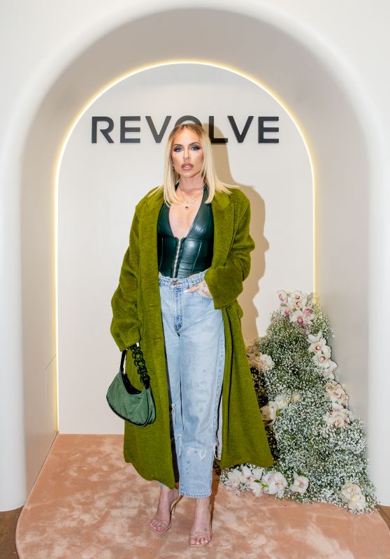 Maeve Reilly – Revolve Clothing Store Event in LA 03/03/2022