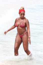 Mary J. Blige in a Bikini - Miami Beach 03/12/2022