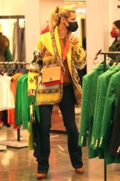 Michelle Hunziker - Shopping at Zara in Milan 03/07/2022