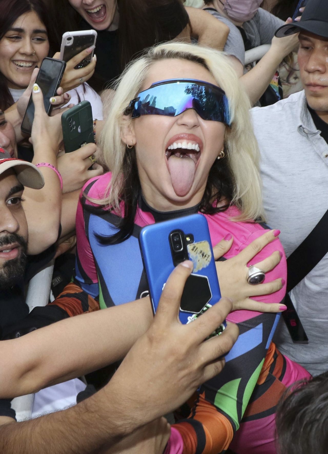 https://celebmafia.com/wp-content/uploads/2022/03/miley-cyrus-in-a-colorful-outfit-arrives-in-buenos-aires-03-17-2022-6.jpg