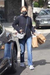 Natalie Portman - Shopping in Los Feliz 03/05/2022