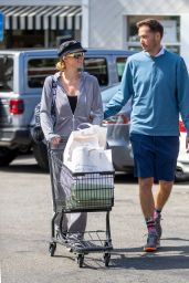 Paris Hilton - Grocery Shopping in Beverly Hills 03/19/2022