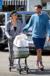 Paris Hilton - Grocery Shopping in Beverly Hills 03/19/2022