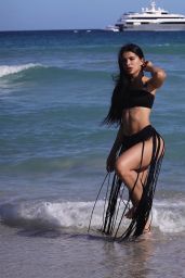 Paula Suarez in a Flowing Black Bikini - Miami 03/01/2022