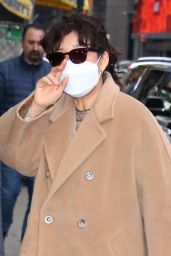 Sandra Oh Wears a Camel Wool Coat, Oversized Brown Handbag and Black Boots - New York 03/10/2022