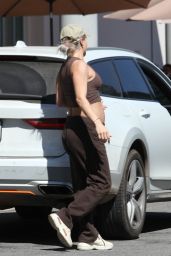 Sharna Burgess - Shopping in Los Angeles 03/12/2022