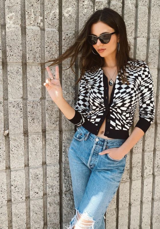 Victoria Justice 03/25/2022