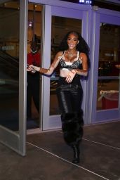 Winnie Harlow at the Lakers Game in Los Angeles 03/11/2022