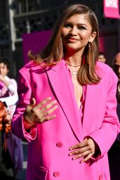 Zendaya – Valentino Show at Paris Fashion Week 03/06/2022