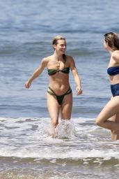 AnnaLynne McCord and Rachel McCord - Beach in LA 04/26/2022