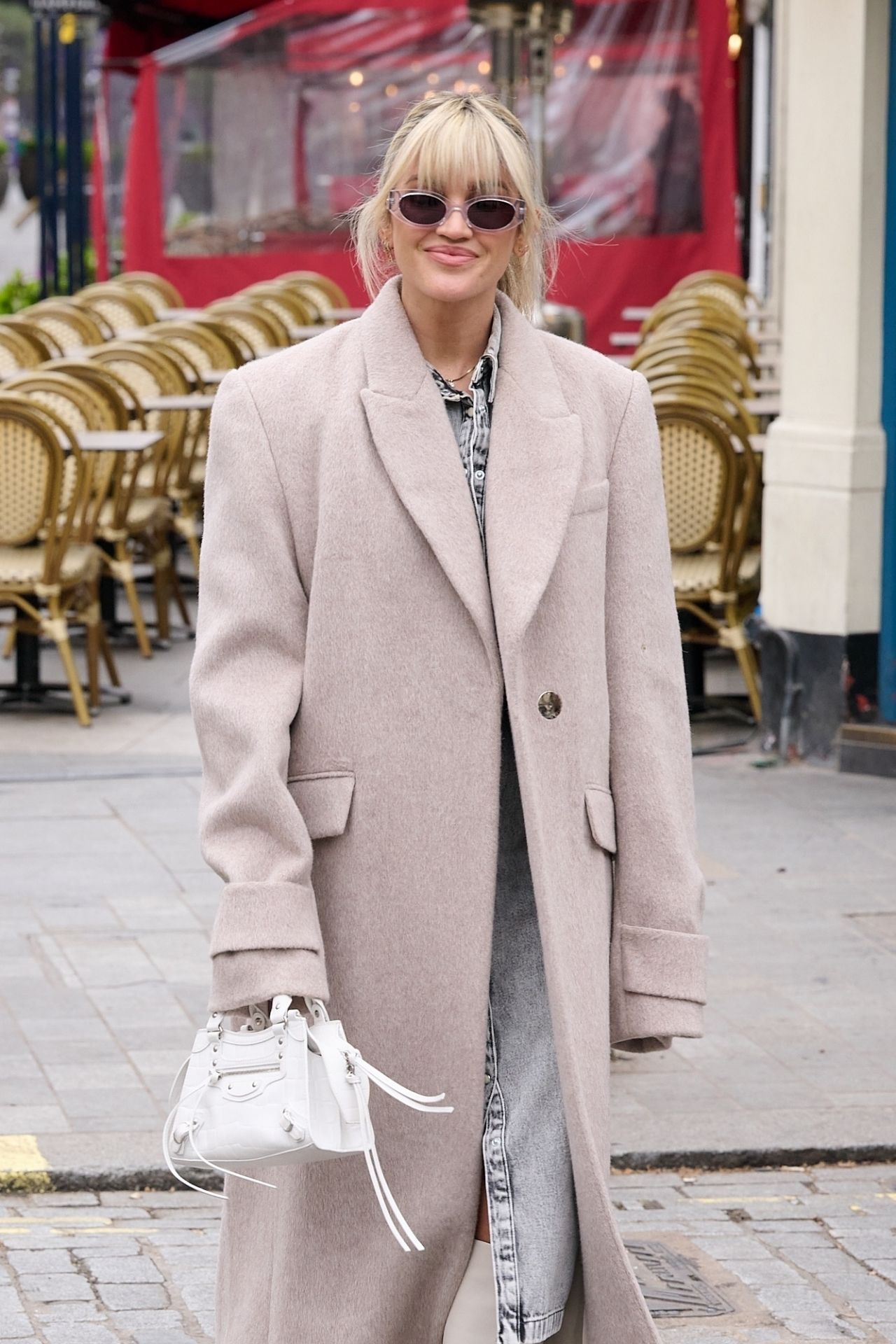 Ashley Roberts - Out in London 04/05/2022 • CelebMafia