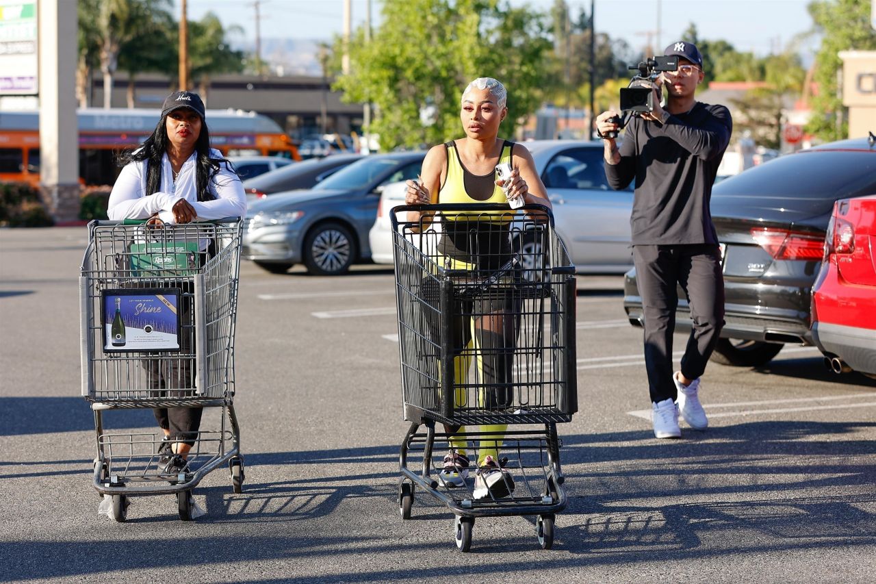 Blac Chyna - Grocery Shopping in Woodland Hills 04/13/2022 • CelebMafia