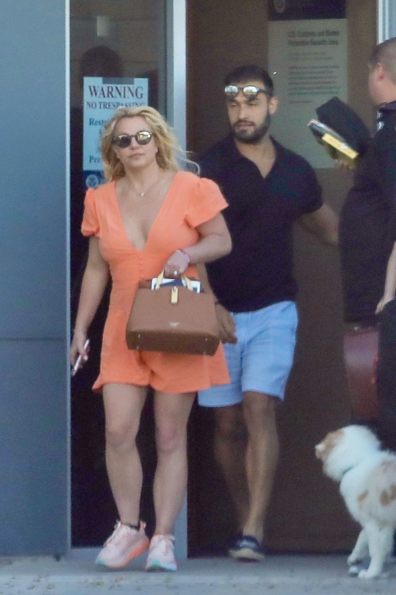 https://celebmafia.com/wp-content/uploads/2022/04/britney-spears-at-lax-in-los-angeles-04-08-2022-1.jpg