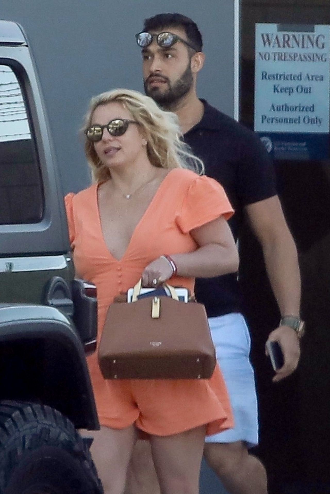 https://celebmafia.com/wp-content/uploads/2022/04/britney-spears-at-lax-in-los-angeles-04-08-2022-3.jpg