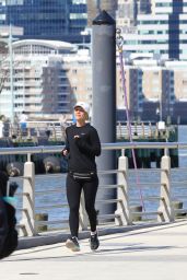 Claire Danes - Jogging in Manhattan’s Hudson River Park 04/15/2022