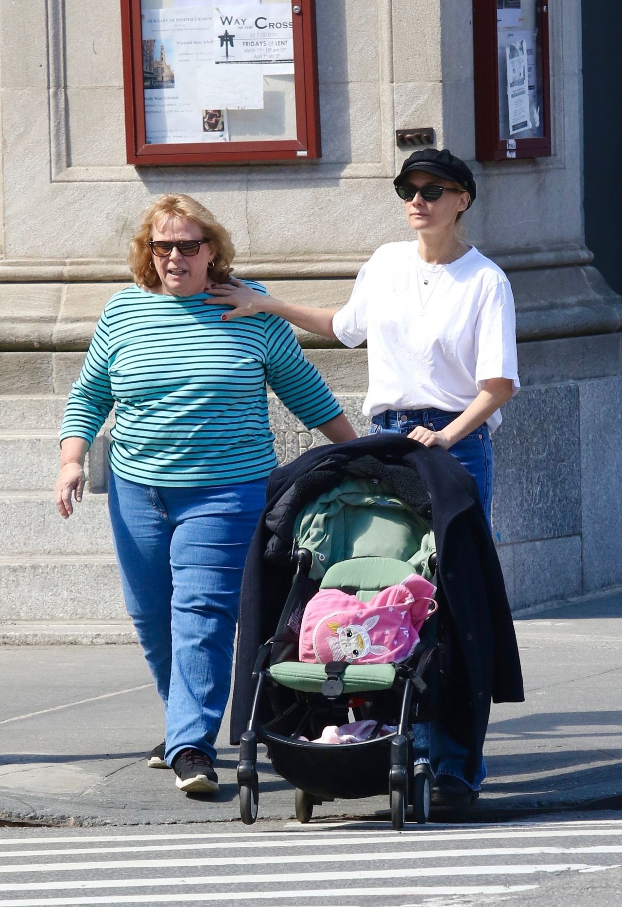 diane-kruger-and-mom-donate-baby-clothing-to-a-thrift-shop-in-ny-04-08-2022-6.jpg