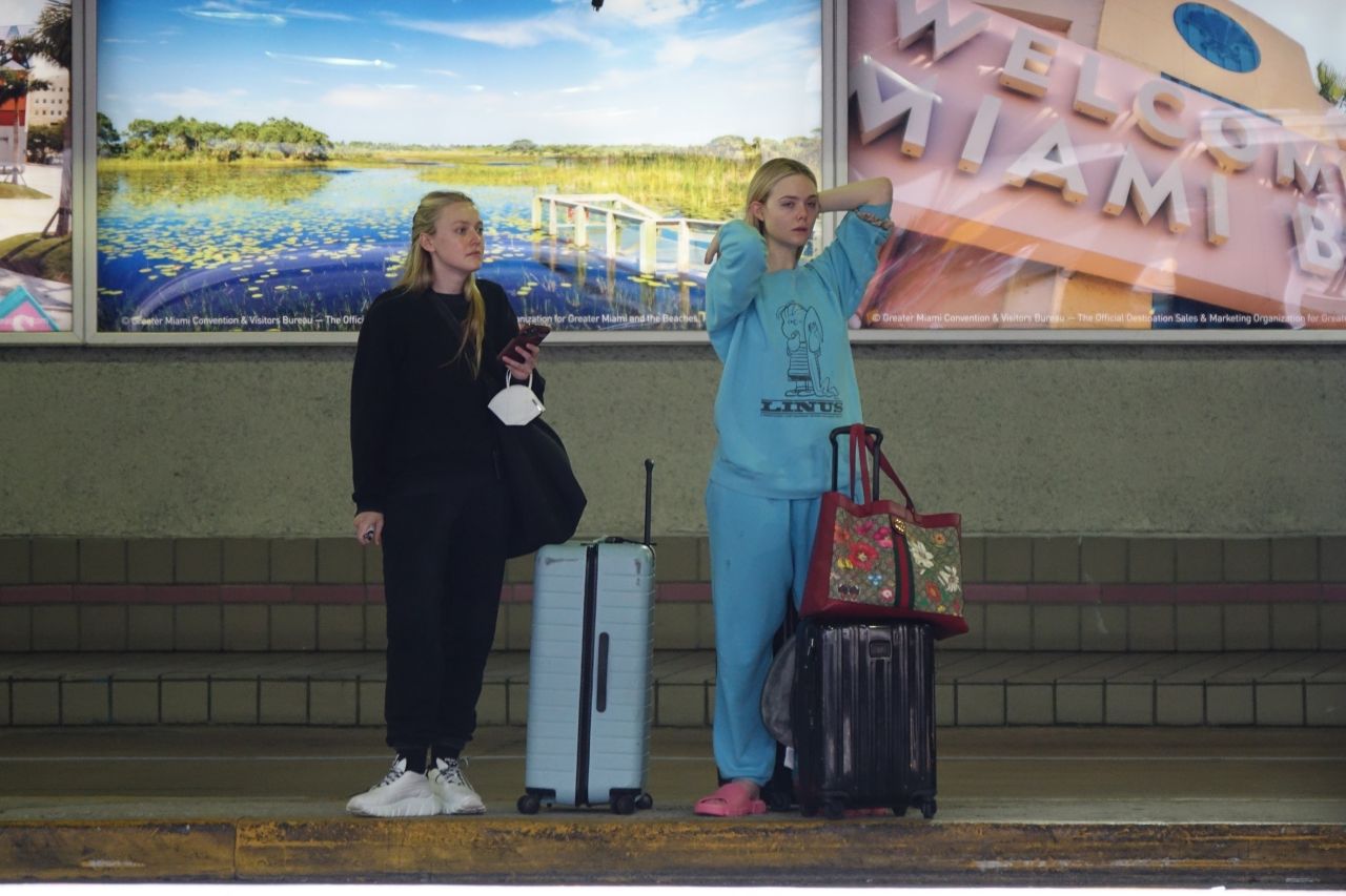 Elle Fanning and Dakota Fanning - Airport in Miami 04/08/2022 • CelebMafia