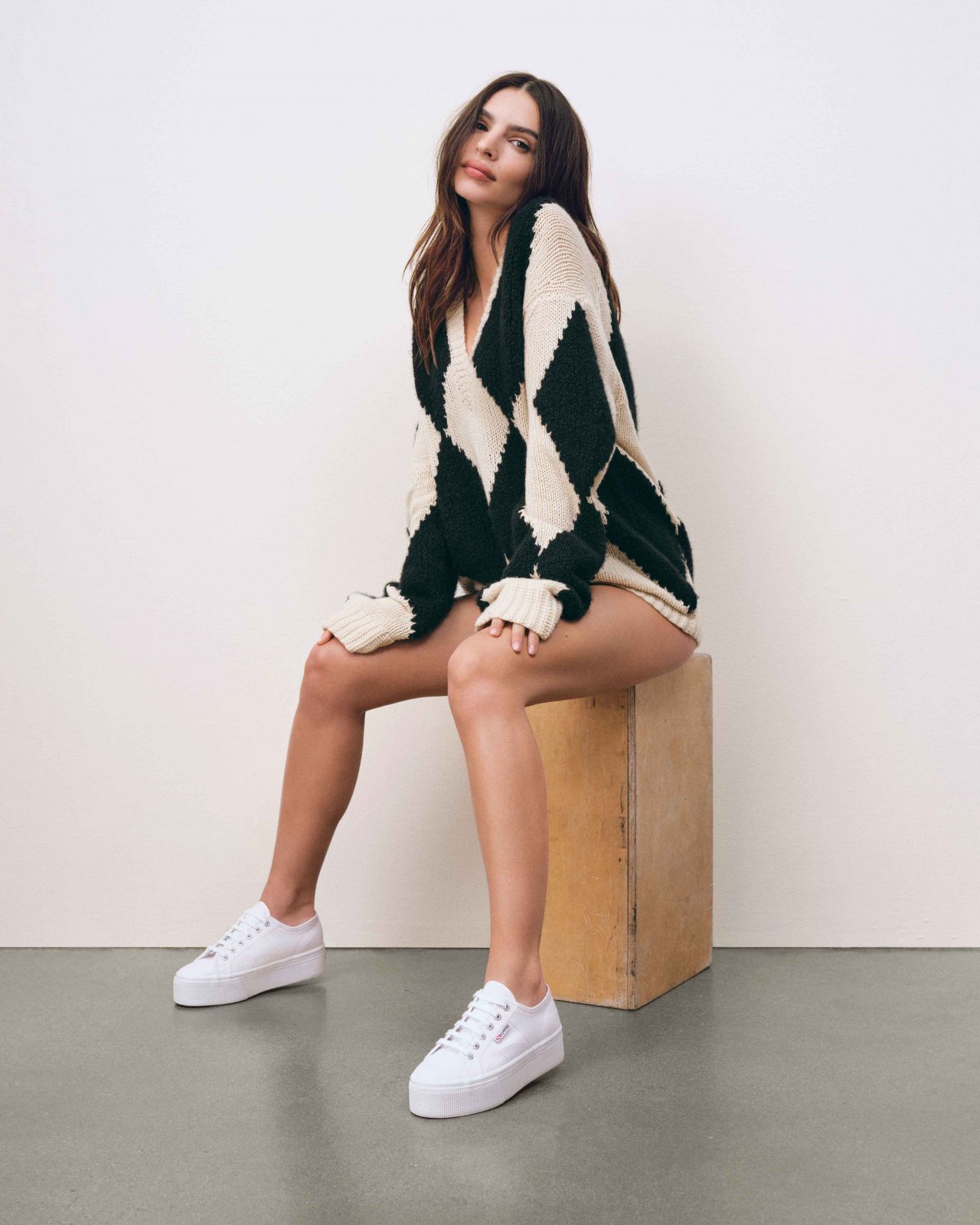 emily-ratajkowski-superga-spring-2022-more-photos-3.jpg