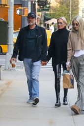 Gigi Hadid - Out in New York 04/22/2022