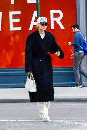 Gigi Hadid - Out in New York City 04/08/2022