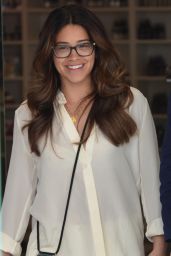 Gina Rodriguez at House of Intuition in Los Angeles 04/22/2022