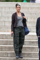 Halle Berry in Hyde Park - "Our Man From Jersey" Set in London 04/28/2022