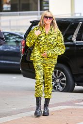 Heidi Klum – Arrives at America’s Got Talent in Pasadena 04/11/2022