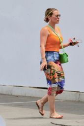 Hilary Duff - Shopping for Organic Groceries 04/26/2022