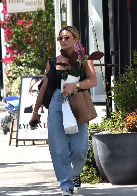 Hilary Duff - Shopping in Studio City 04/27/2022